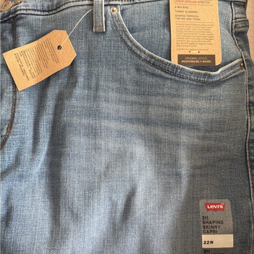 Levi's 311 Shaping Skinny Capri NEW